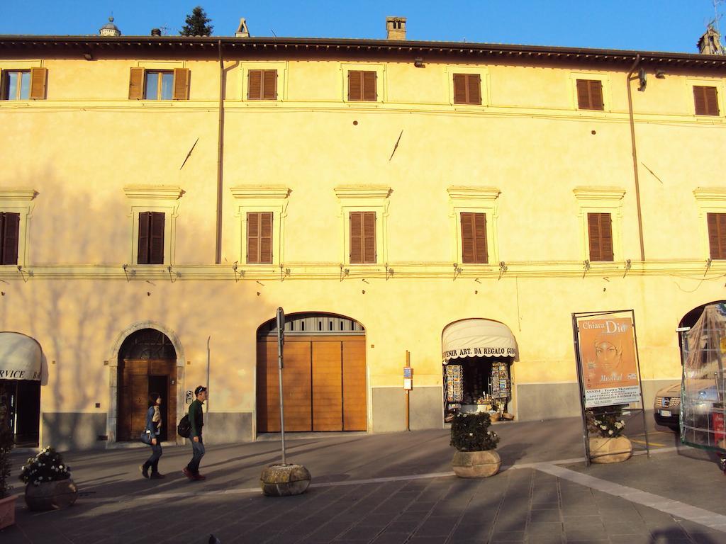 אסיסי Appartamenti Piazza Santa Chiara מראה חיצוני תמונה